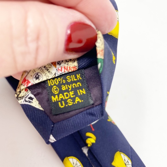 THE CLASSIC DRY MARTINI SILK TIE BY ALYNN NECKWEAR - Picture 6 of 6